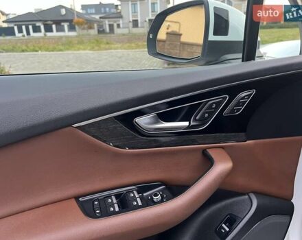 Білий Ауді Ку 7, об'ємом двигуна 2 л та пробігом 109 тис. км за 23900 $, фото 22 на Automoto.ua