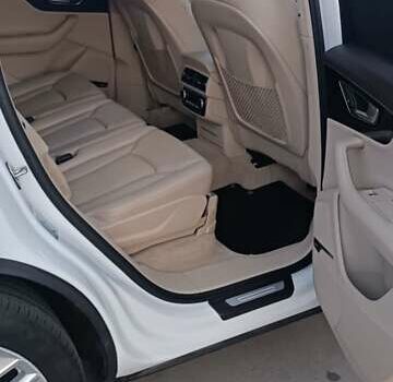 Белый Ауди Ку 7, объемом двигателя 3 л и пробегом 242 тыс. км за 25900 $, фото 7 на Automoto.ua