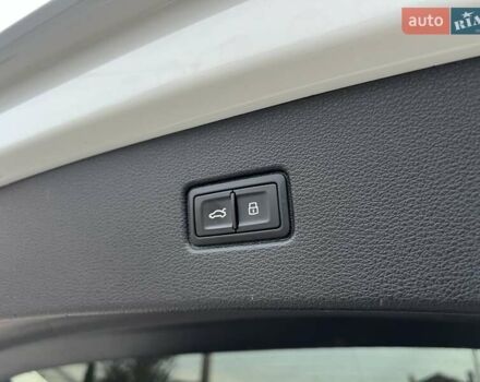 Білий Ауді Ку 7, об'ємом двигуна 2 л та пробігом 109 тис. км за 23900 $, фото 63 на Automoto.ua