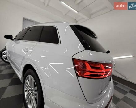 Білий Ауді Ку 7, об'ємом двигуна 2 л та пробігом 135 тис. км за 26999 $, фото 105 на Automoto.ua