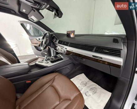 Білий Ауді Ку 7, об'ємом двигуна 2 л та пробігом 135 тис. км за 26999 $, фото 73 на Automoto.ua