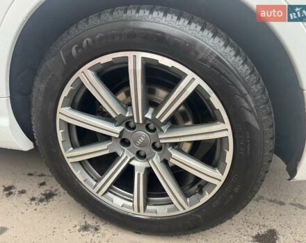 Белый Ауди Ку 7, объемом двигателя 2.97 л и пробегом 205 тыс. км за 35900 $, фото 6 на Automoto.ua