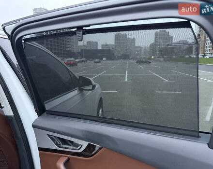 Белый Ауди Ку 7, объемом двигателя 1.98 л и пробегом 166 тыс. км за 30000 $, фото 21 на Automoto.ua