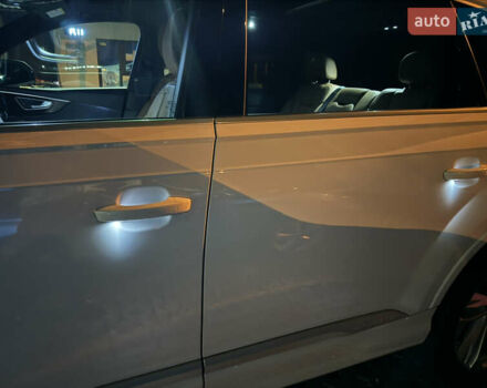 Белый Ауди Ку 7, объемом двигателя 1.98 л и пробегом 50 тыс. км за 59900 $, фото 7 на Automoto.ua