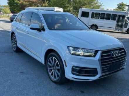 Ауди Ку 7 2017 в Киеве на Automoto.ua Белый Ауди Ку 7, объемом двигателя 3 л и пробегом 64 тыс. км за 9800 $, фото 1 на Automoto.ua