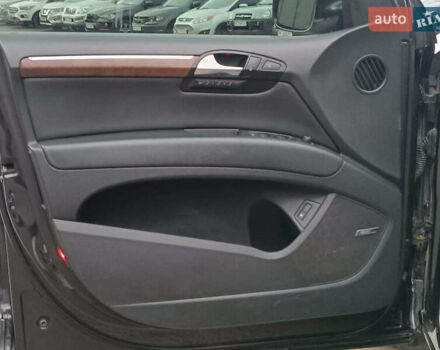 Чорний Ауді Ку 7, об'ємом двигуна 4.2 л та пробігом 220 тис. км за 10000 $, фото 18 на Automoto.ua