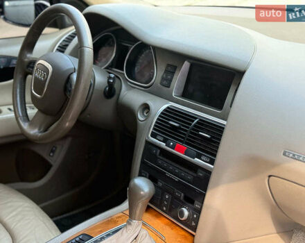 Черный Ауди Ку 7, объемом двигателя 4.2 л и пробегом 260 тыс. км за 10440 $, фото 16 на Automoto.ua