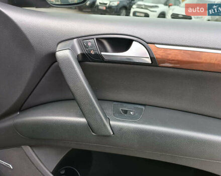 Чорний Ауді Ку 7, об'ємом двигуна 4.2 л та пробігом 220 тис. км за 10000 $, фото 49 на Automoto.ua