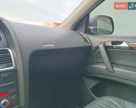 Чорний Ауді Ку 7, об'ємом двигуна 4.2 л та пробігом 220 тис. км за 10000 $, фото 29 на Automoto.ua