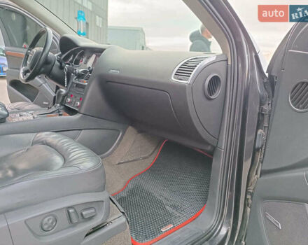 Чорний Ауді Ку 7, об'ємом двигуна 4.2 л та пробігом 220 тис. км за 10000 $, фото 48 на Automoto.ua