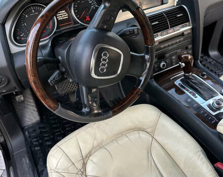 Черный Ауди Ку 7, объемом двигателя 4.13 л и пробегом 278 тыс. км за 10900 $, фото 12 на Automoto.ua