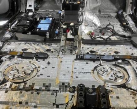 Чорний Ауді Ку 7, об'ємом двигуна 3 л та пробігом 108 тис. км за 19300 $, фото 12 на Automoto.ua