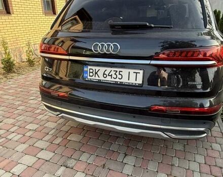 Ауді Ку 7 2021 у Сарнах на Automoto.ua Чорний Ауді Ку 7, об'ємом двигуна 1.98 л та пробігом 80 тис. км за 46000 $, фото 2 на Automoto.ua