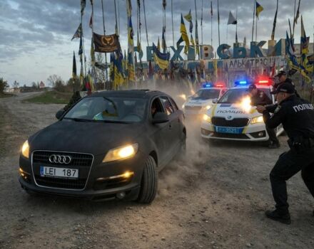 Черный Ауди Ку 7, объемом двигателя 3 л и пробегом 35 тыс. км за 5500 $, фото 1 на Automoto.ua