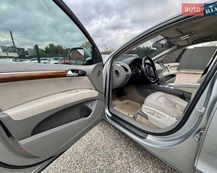 Серый Ауди Ку 7, объемом двигателя 3 л и пробегом 322 тыс. км за 10999 $, фото 21 на Automoto.ua