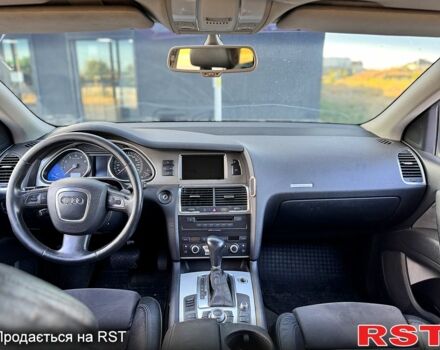 Серый Ауди Ку 7, объемом двигателя 4.2 л и пробегом 250 тыс. км за 12000 $, фото 2 на Automoto.ua