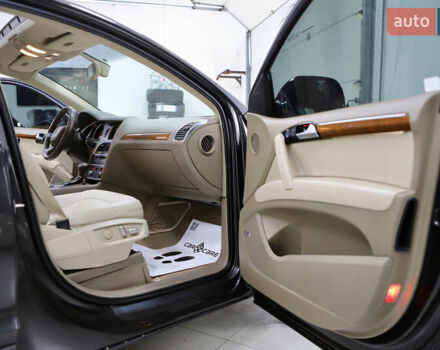 Серый Ауди Ку 7, объемом двигателя 3 л и пробегом 212 тыс. км за 15900 $, фото 112 на Automoto.ua