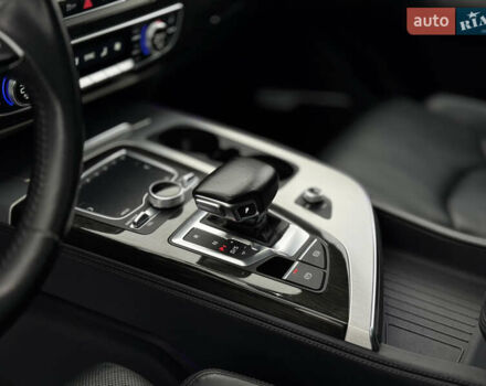 Серый Ауди Ку 7, объемом двигателя 2.97 л и пробегом 207 тыс. км за 42000 $, фото 43 на Automoto.ua