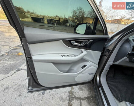 Сірий Ауді Ку 7, об'ємом двигуна 3 л та пробігом 206 тис. км за 26500 $, фото 29 на Automoto.ua