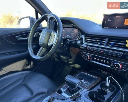 Сірий Ауді Ку 7, об'ємом двигуна 3 л та пробігом 375 тис. км за 24000 $, фото 5 на Automoto.ua