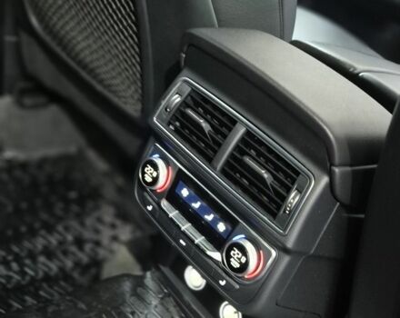 Сірий Ауді Ку 7, об'ємом двигуна 2 л та пробігом 196 тис. км за 26888 $, фото 4 на Automoto.ua