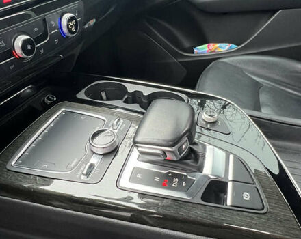 Серый Ауди Ку 7, объемом двигателя 3 л и пробегом 112 тыс. км за 29500 $, фото 22 на Automoto.ua