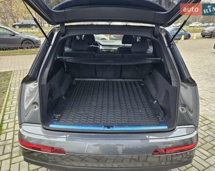 Сірий Ауді Ку 7, об'ємом двигуна 2.97 л та пробігом 71 тис. км за 52490 $, фото 30 на Automoto.ua