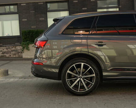 Серый Ауди Ку 7, объемом двигателя 3 л и пробегом 185 тыс. км за 40000 $, фото 1 на Automoto.ua