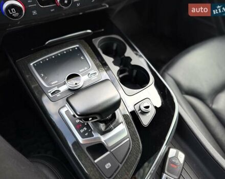 Серый Ауди Ку 7, объемом двигателя 3 л и пробегом 205 тыс. км за 23900 $, фото 63 на Automoto.ua