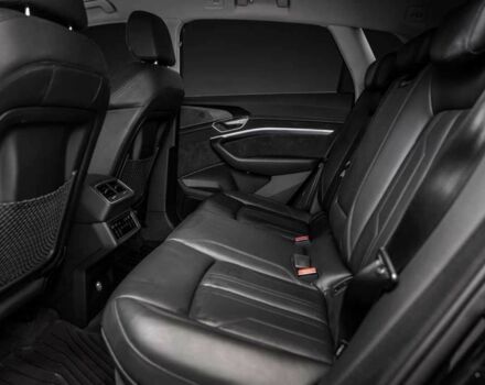 Чорний Ауді Quattro, об'ємом двигуна 0 л та пробігом 94 тис. км за 28000 $, фото 6 на Automoto.ua