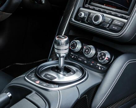 Білий Ауді R8, об'ємом двигуна 5.2 л та пробігом 38 тис. км за 63000 $, фото 35 на Automoto.ua