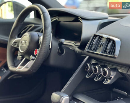 Білий Ауді R8, об'ємом двигуна 5.2 л та пробігом 60 тис. км за 165000 $, фото 16 на Automoto.ua