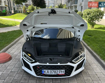 Білий Ауді R8, об'ємом двигуна 5.2 л та пробігом 60 тис. км за 165000 $, фото 21 на Automoto.ua