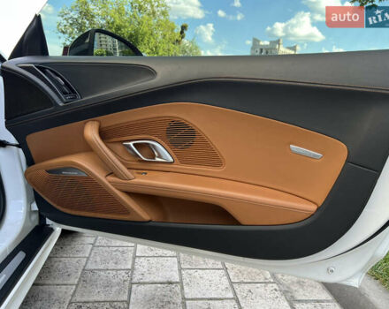 Білий Ауді R8, об'ємом двигуна 5.2 л та пробігом 60 тис. км за 165000 $, фото 18 на Automoto.ua