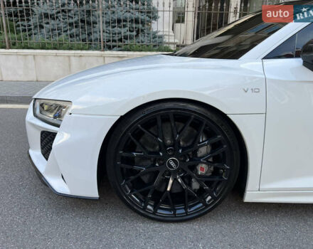 Білий Ауді R8, об'ємом двигуна 5.2 л та пробігом 60 тис. км за 165000 $, фото 2 на Automoto.ua