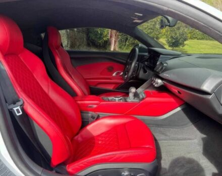 Белый Ауди Р8, объемом двигателя 5.2 л и пробегом 32 тыс. км за 120000 $, фото 10 на Automoto.ua