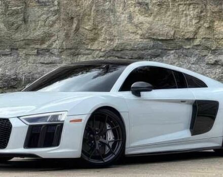 Белый Ауди Р8, объемом двигателя 5.2 л и пробегом 32 тыс. км за 120000 $, фото 2 на Automoto.ua