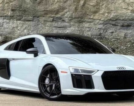 Белый Ауди Р8, объемом двигателя 5.2 л и пробегом 32 тыс. км за 120000 $, фото 1 на Automoto.ua