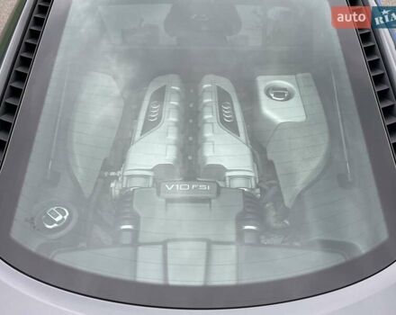 Сірий Ауді R8, об'ємом двигуна 5.2 л та пробігом 29 тис. км за 89000 $, фото 12 на Automoto.ua