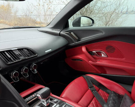 Синий Ауди Р8, объемом двигателя 5.2 л и пробегом 43 тыс. км за 238888 $, фото 20 на Automoto.ua