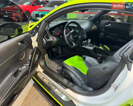 Зелений Ауді R8, об'ємом двигуна 4.2 л та пробігом 100 тис. км за 36000 $, фото 7 на Automoto.ua