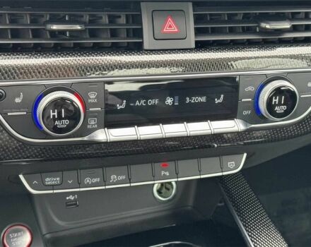 Серый Ауди С4, объемом двигателя 3 л и пробегом 25 тыс. км за 10500 $, фото 9 на Automoto.ua