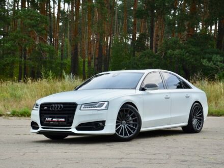 Белый Ауди С8, объемом двигателя 4 л и пробегом 30 тыс. км за 80000 $, фото 1 на Automoto.ua