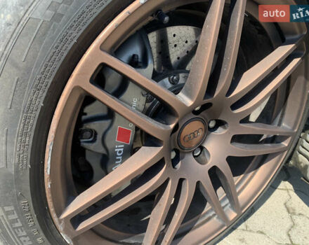 Черный Ауди С8, объемом двигателя 5.2 л и пробегом 270 тыс. км за 12999 $, фото 8 на Automoto.ua