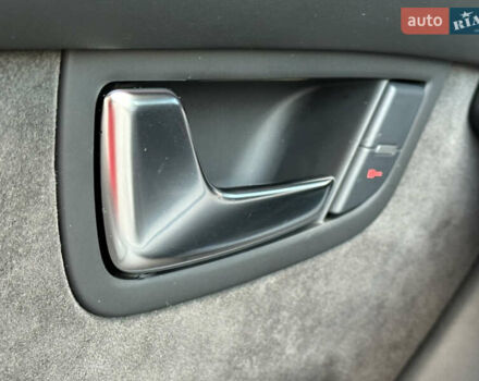 Ауди С8 2007 в Киеве на Automoto.ua Черный Ауди С8, объемом двигателя 5.2 л и пробегом 150 тыс. км за 14990 $, фото 50 на Automoto.ua