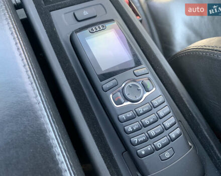 Черный Ауди С8, объемом двигателя 5.2 л и пробегом 270 тыс. км за 12999 $, фото 32 на Automoto.ua