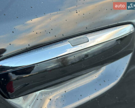 Ауди С8 2007 в Киеве на Automoto.ua Черный Ауди С8, объемом двигателя 5.2 л и пробегом 150 тыс. км за 14990 $, фото 78 на Automoto.ua