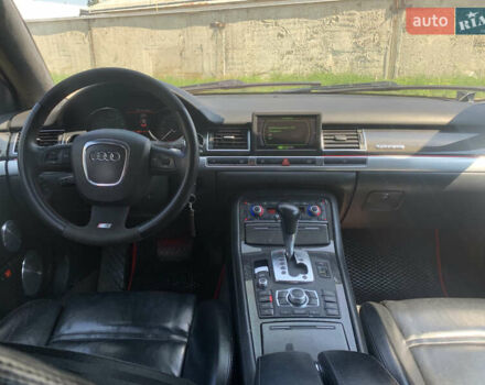 Черный Ауди С8, объемом двигателя 5.2 л и пробегом 270 тыс. км за 12999 $, фото 31 на Automoto.ua