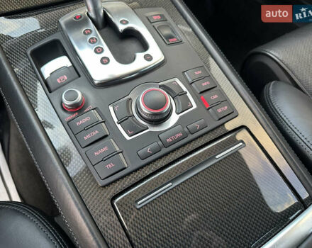 Ауди С8 2007 в Киеве на Automoto.ua Черный Ауди С8, объемом двигателя 5.2 л и пробегом 150 тыс. км за 14990 $, фото 16 на Automoto.ua