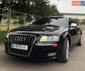 Черный Ауди С8, объемом двигателя 5.2 л и пробегом 330 тыс. км за 13000 $, фото 1 на Automoto.ua